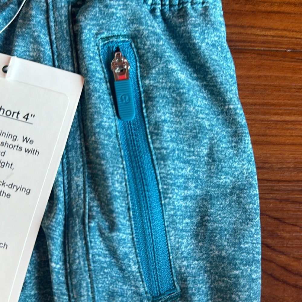 Lululemon Tracker LR Short 4” lined - Picture 4 of 6